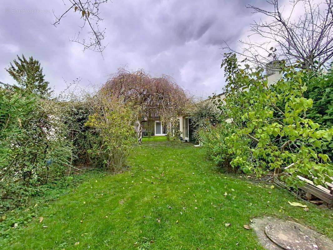 Maison à VOISINS-LE-BRETONNEUX