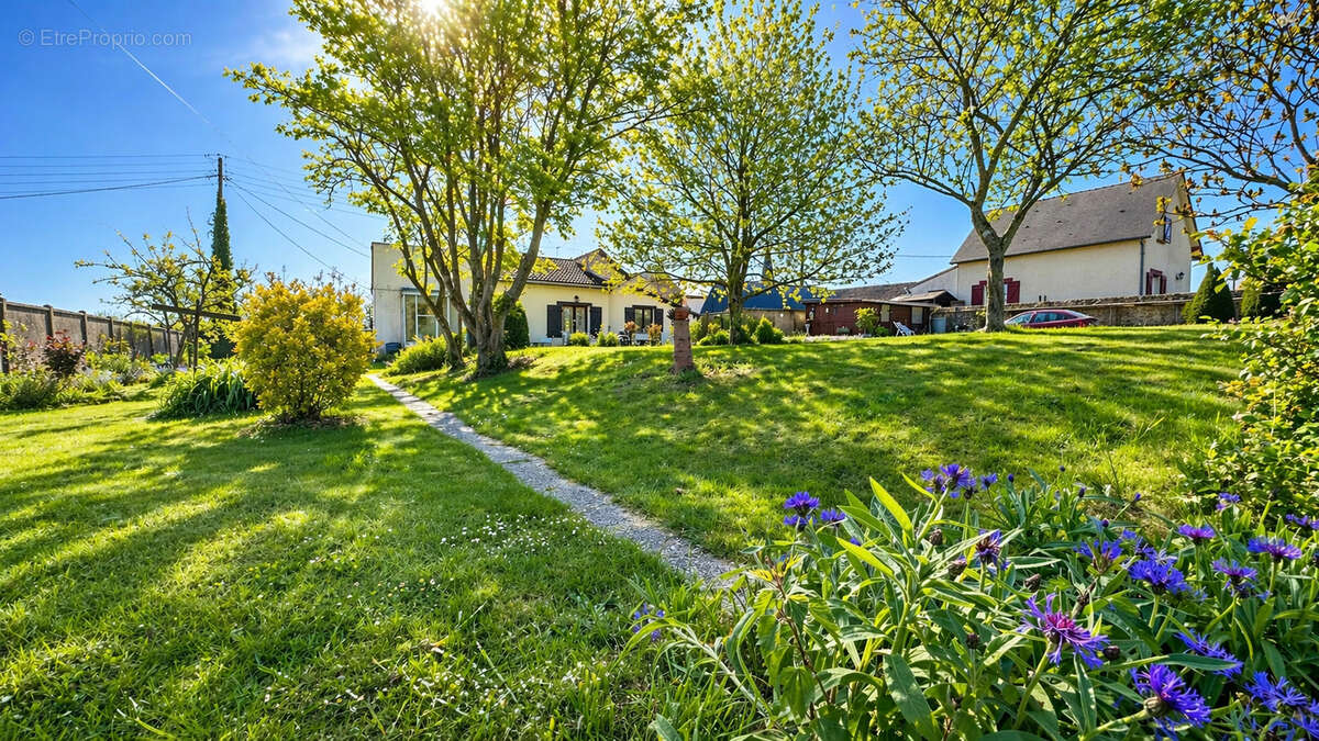 Maison à CHAMPROND-EN-GATINE