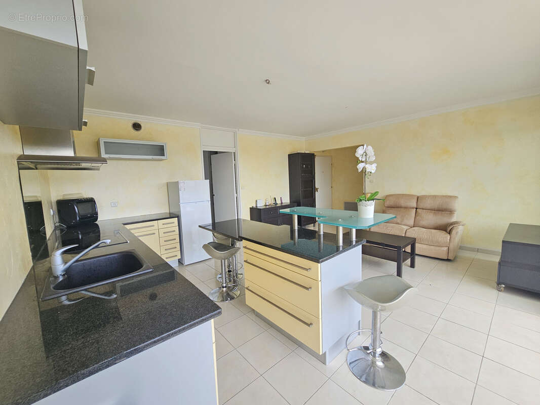 Appartement à MAUGUIO