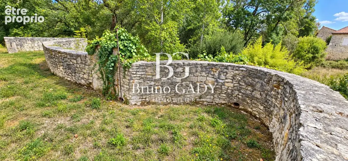 Ensemble immobilier en pierre de deux maisons à restaurer l'intérieur, sur parcelles d'environ 3 hectares - photo 10