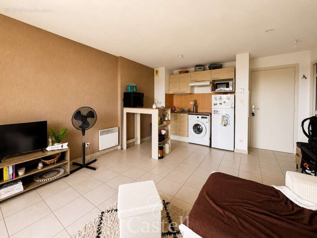 ***appartement t2 lumineux avec terrasse au dernier étage à agde*** - photo 5