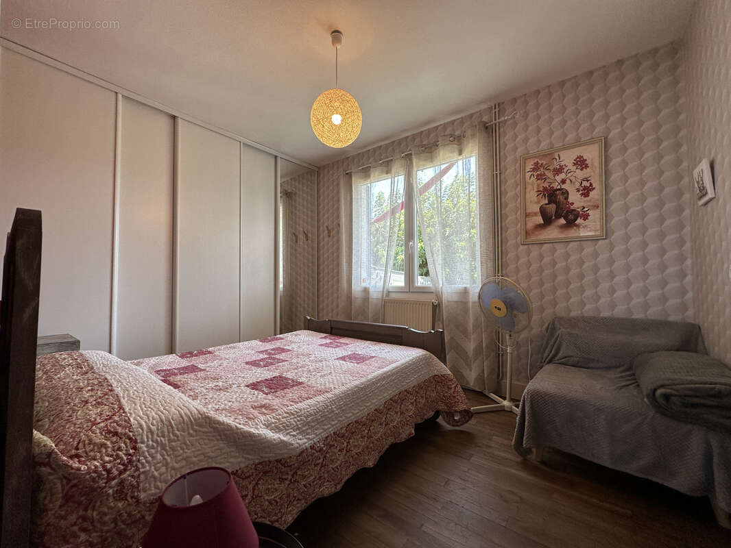 Ensemble immobilier rénové comprenant une maison principale et un gîte avec piscine - photo 21