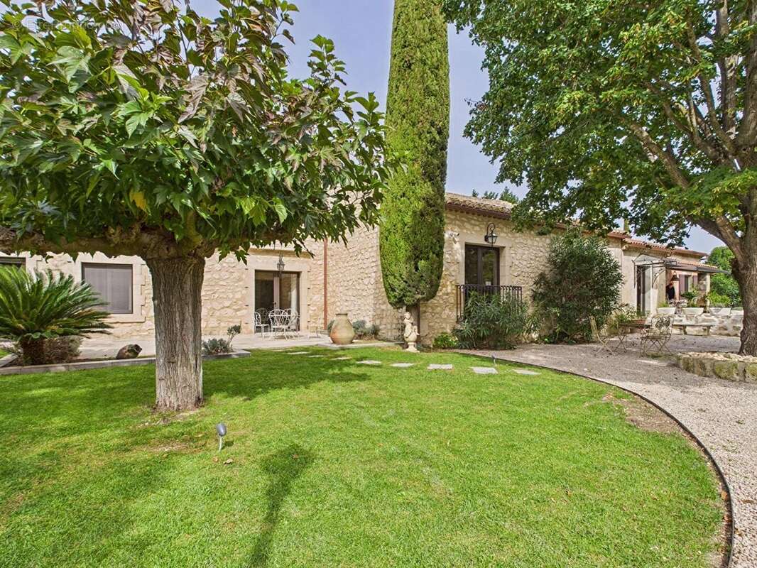 A Vendre : Mas en pierre avec piscine à Molleges - photo 3