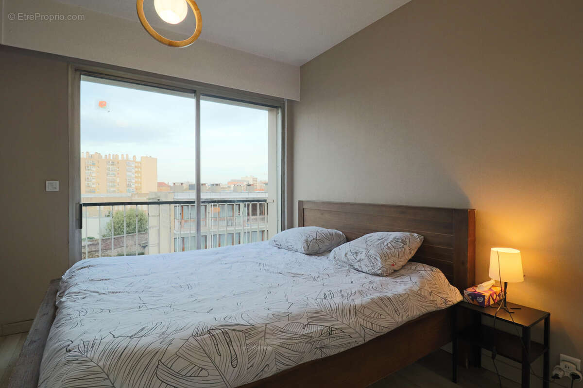 Appartement à LES PAVILLONS-SOUS-BOIS