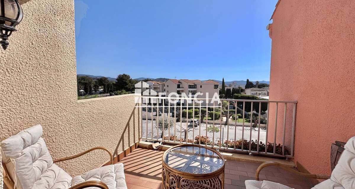 Appartement à LA LONDE-LES-MAURES