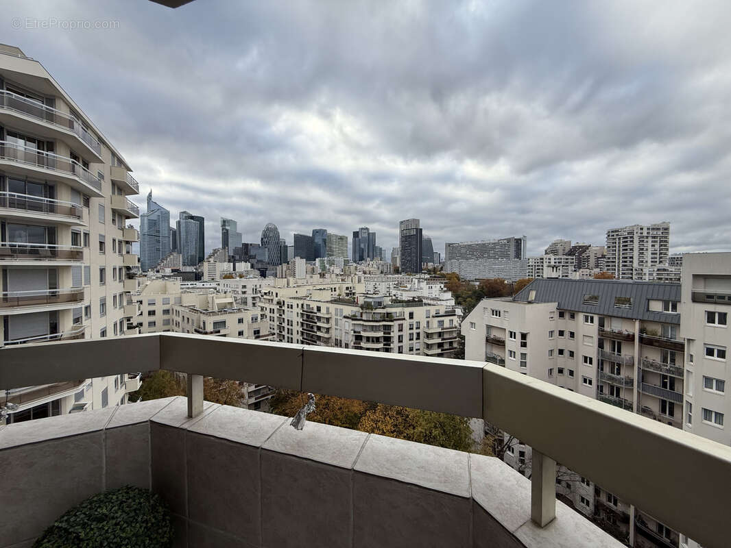 Appartement à COURBEVOIE