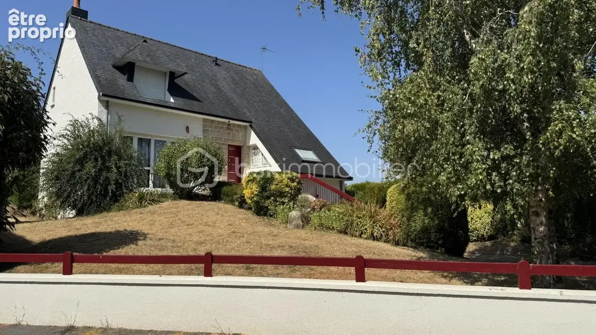 Maison traditionnelle - 5 pièces - 3 chambres + 1 bureau - sous-sol complet - jardin clos et arboré - photo 3