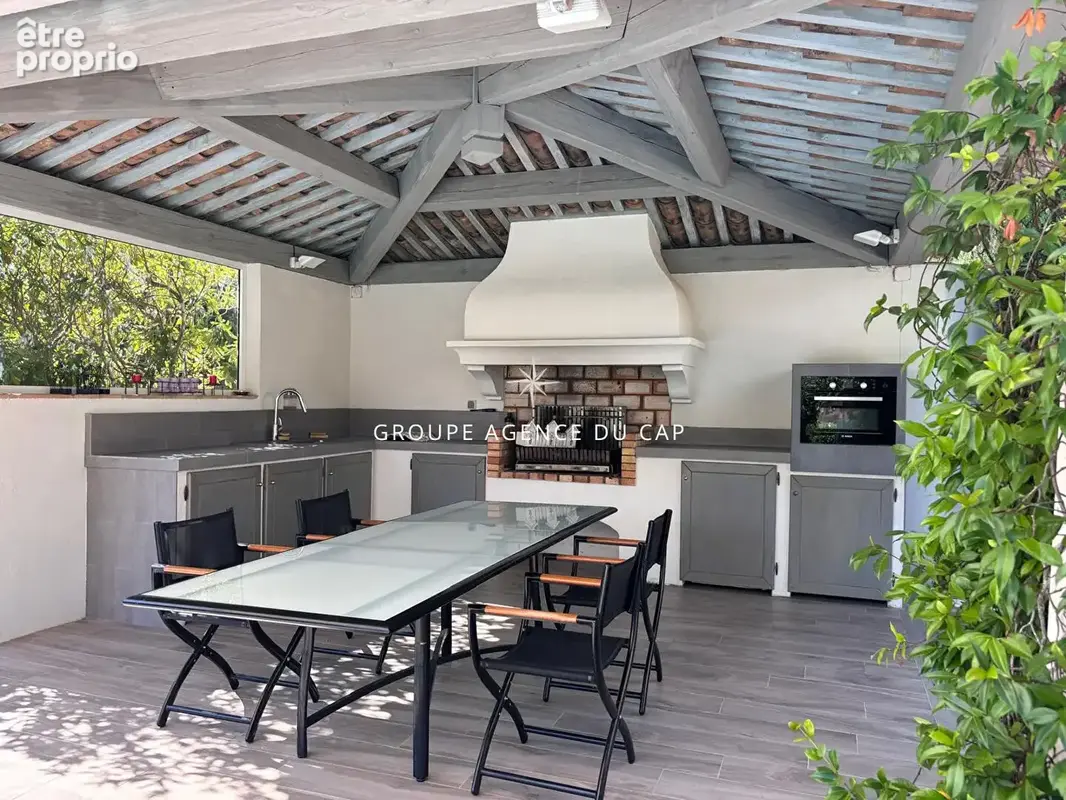Villa d'exception à vendre à Saint Raphaël - Valescure, 7 pièces, piscine chauffée - photo 3