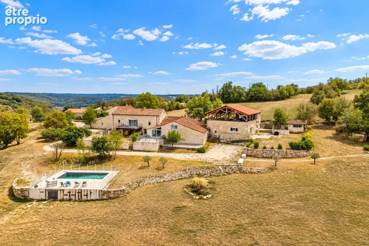 Terrain à usage résidentiel avec 2 annexes, 2 piscines et une cabane pour les bergers - photo 3