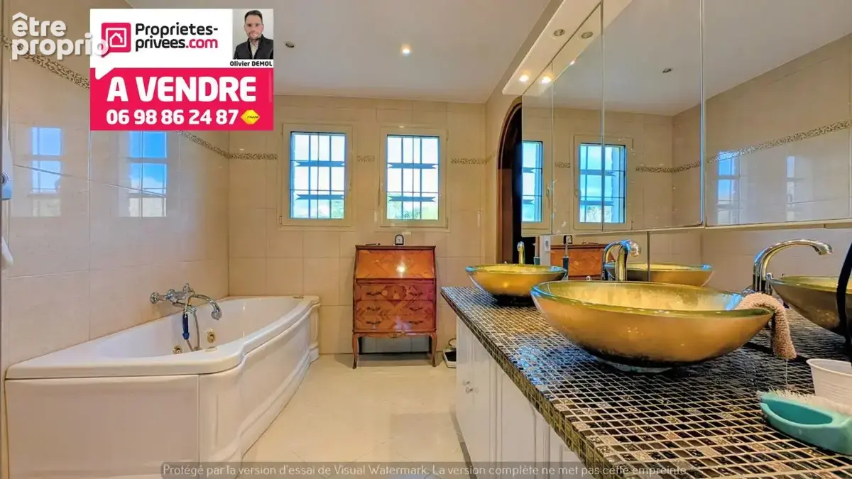 Vaste propriete en deux habitations et nombreuses dependances ! - photo 10