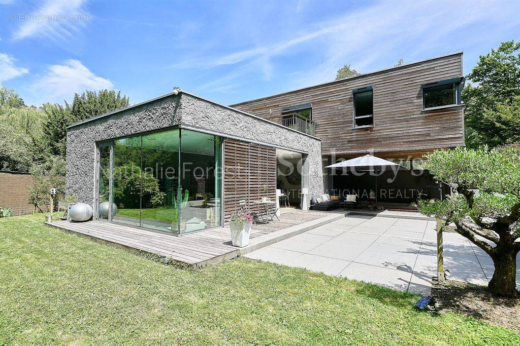 Wasquehal , 1 er rang sur golf . Exclusivité . villa cubique 3ch . Piscine couverte . garage - photo 1