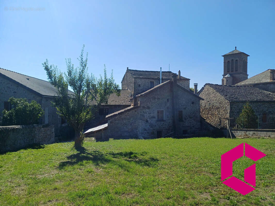 Maison à LE MAS-DE-TENCE