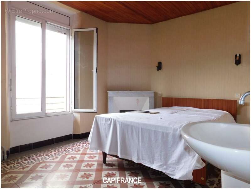 Commerce à LE CHAFFAUT-SAINT-JURSON