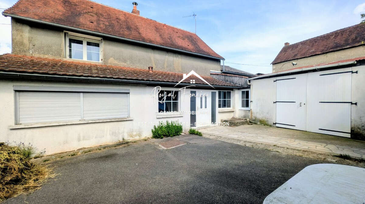 Façade avant de la maison - Maison à PUSSIGNY