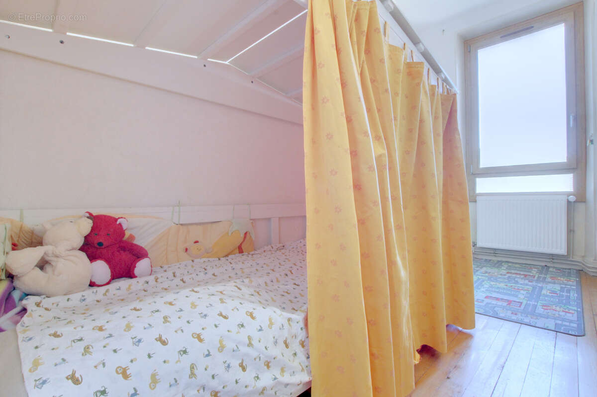 Grande maison familiale de 257 m2 avec dépendances   Saint-Germain-la-Chambotte - photo 10