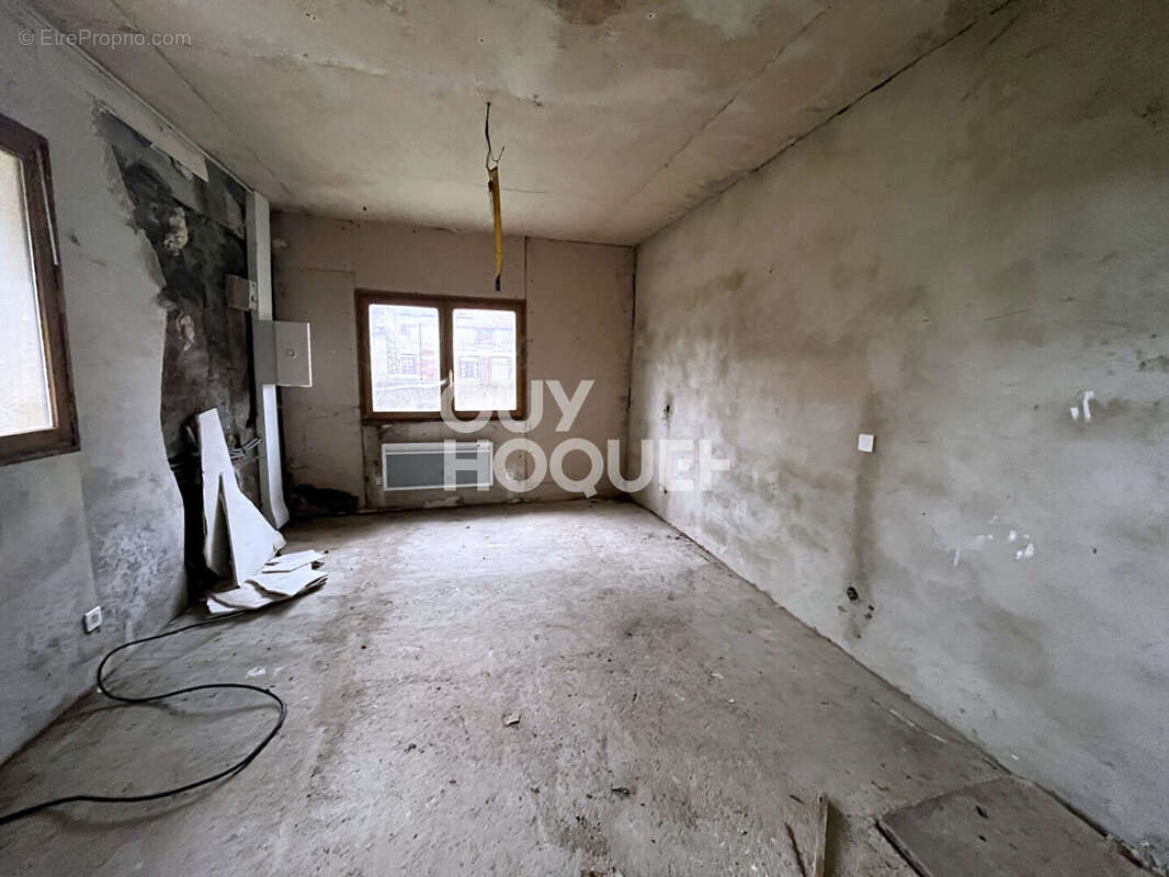 Maison à MONTIGNY-LA-RESLE