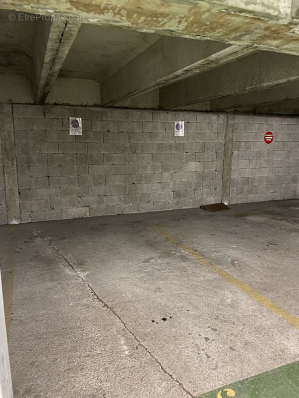 Parking à SAINT-ETIENNE