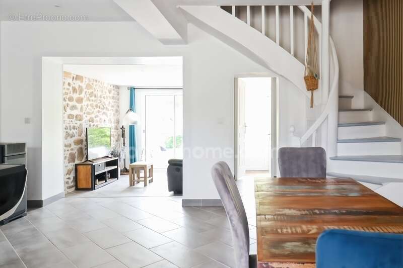 Maison à MAGNAC-LAVAL