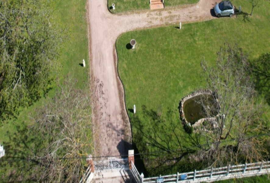 Photo Terrain à Villeneuve-Saint-Denis au prix de 245 000€