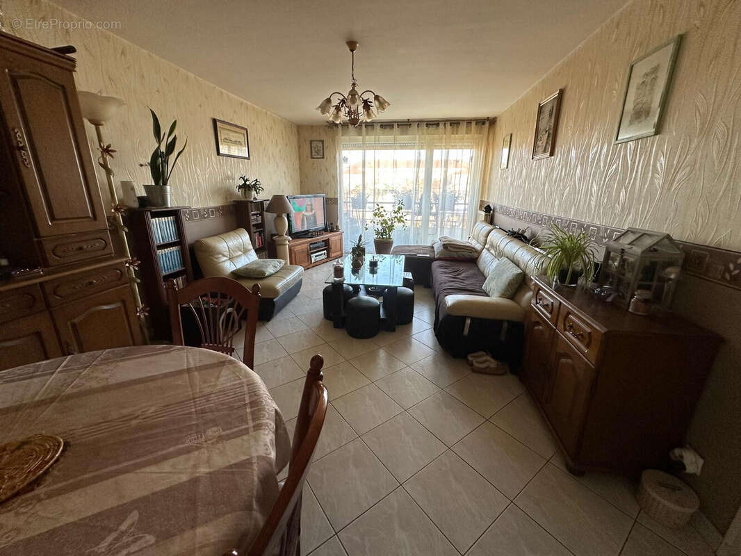 Appartement à SAVIGNY-LE-TEMPLE