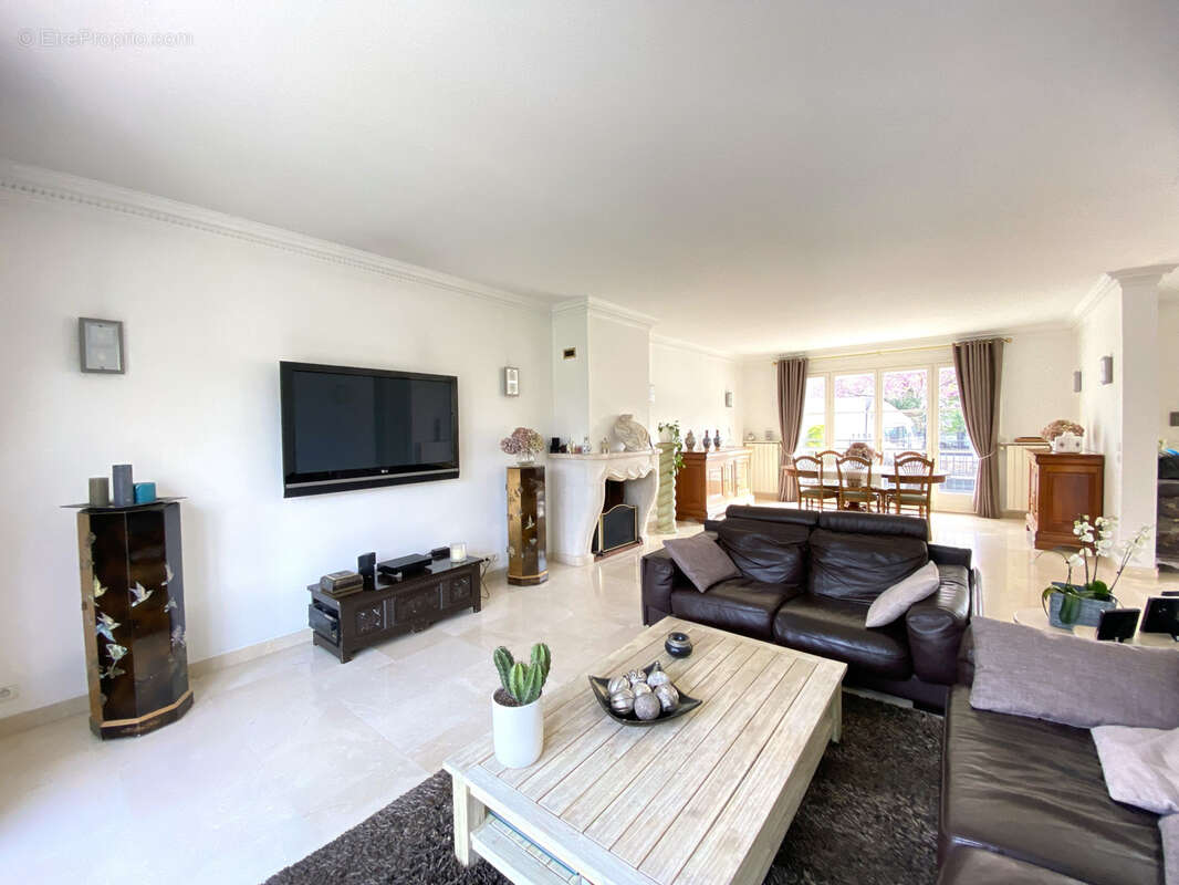 Maison à CHENNEVIERES-SUR-MARNE