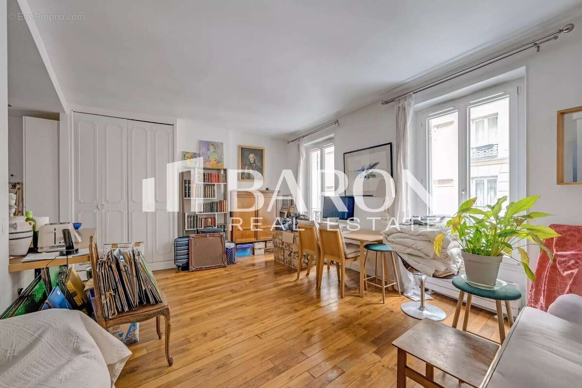 Appartement à PARIS-17E