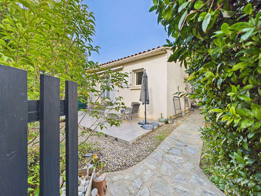 À vendre charmante maison T2 à Patrimonio de 34,7 m² avec jardin de 170 m² - photo 2
