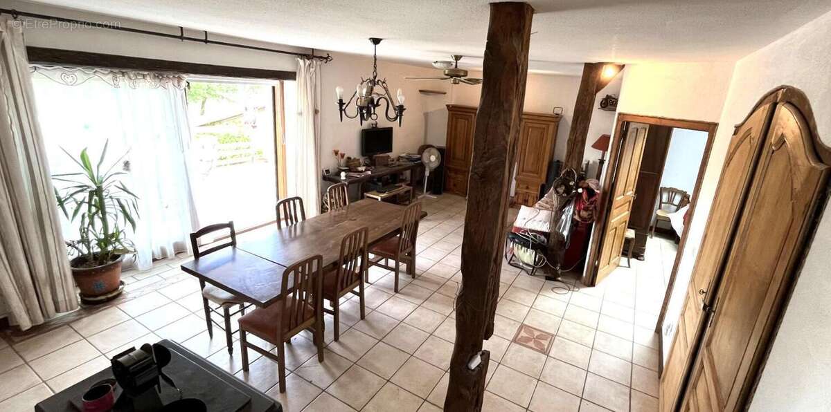 Veyziat - Oyonnax - Maison de village, 100 m²,  avec belle terrasse, terrain et garage - photo 6