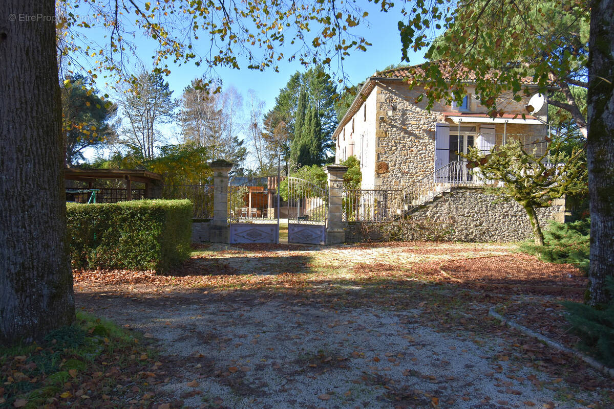 Maison à PUY-L&#039;EVEQUE