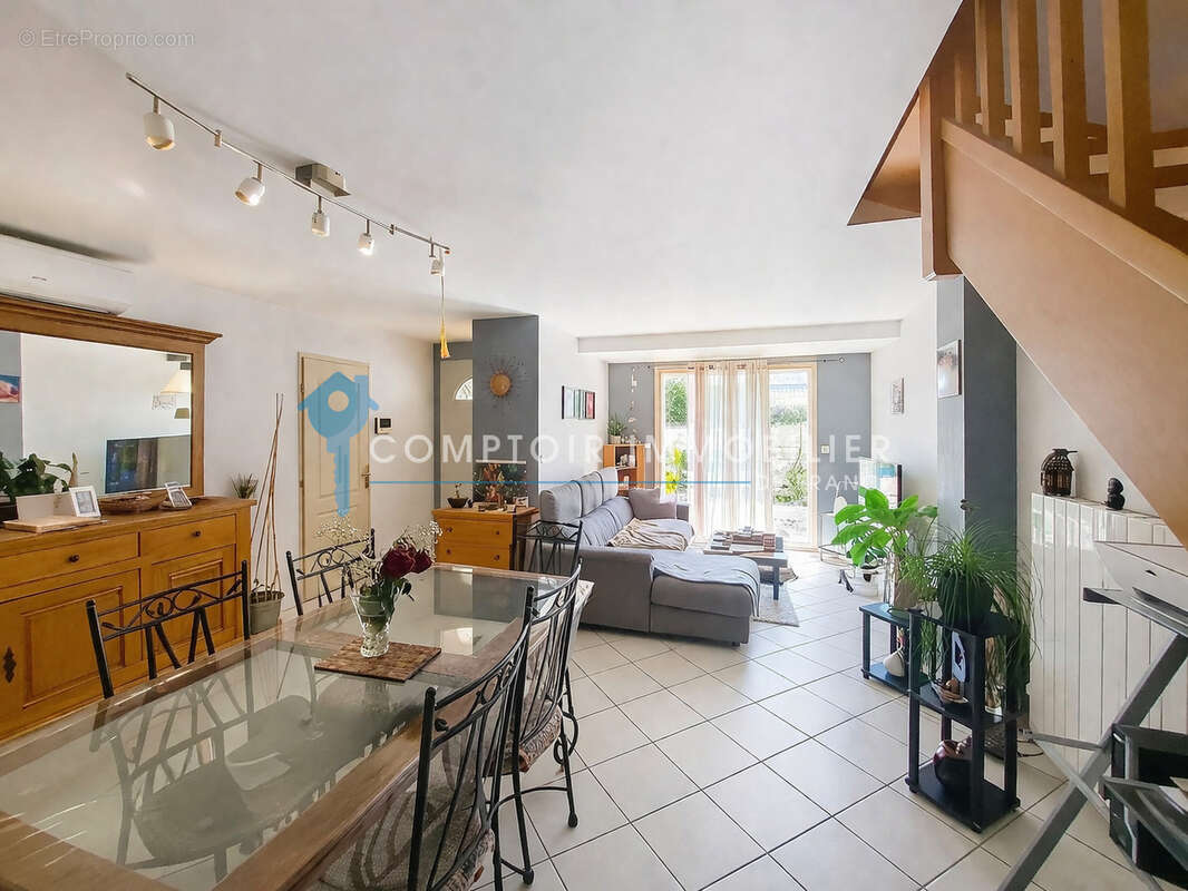 Maison à GALLARGUES-LE-MONTUEUX