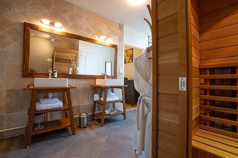 Dpt  (32) : ELEGANT CHATEAU XIX, sans travaux, bases médievales avec douves, piscine, sur 9100m2 jardin clos - photo 32