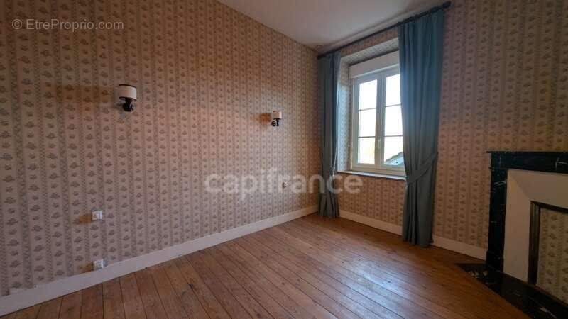 Maison à MONTMERREI