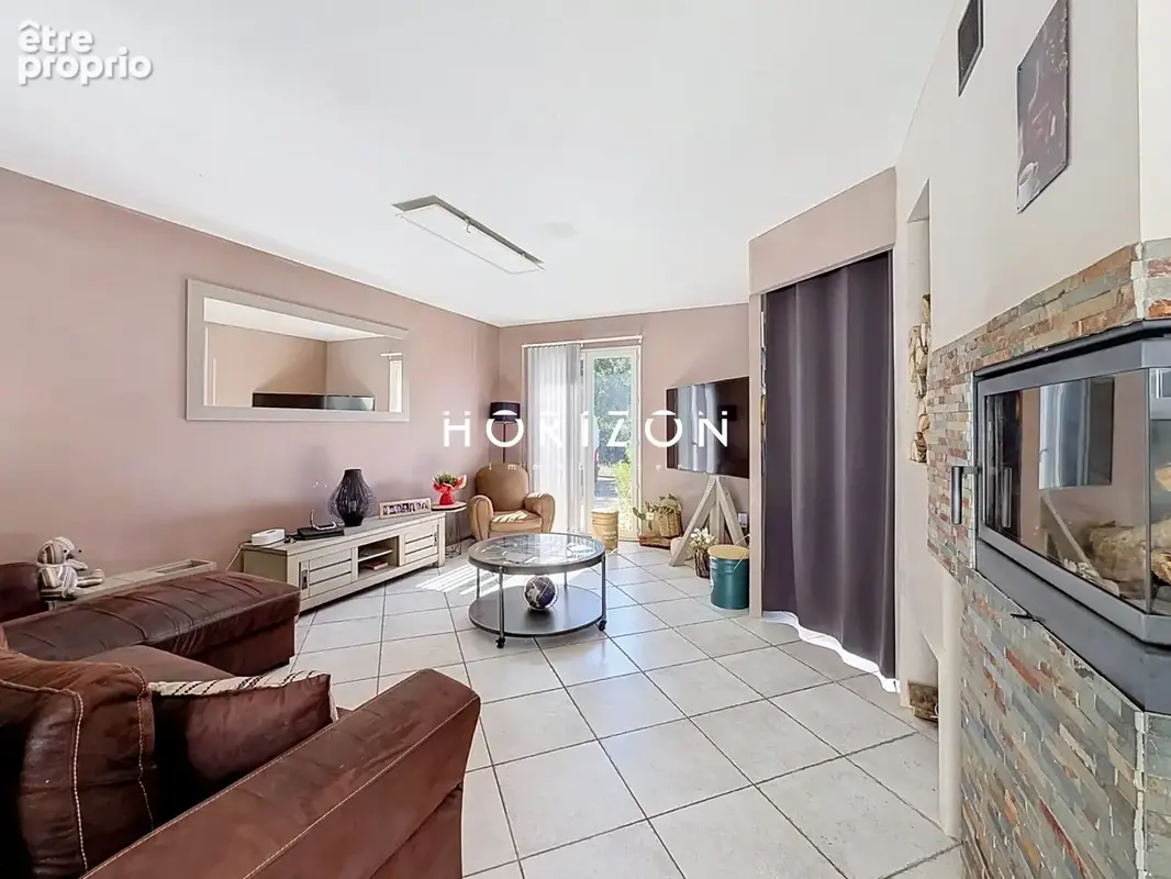 Maison 7 pièces 230 m² à vendre à Chatillon-Sur-Chalaronne (01400) - photo 5