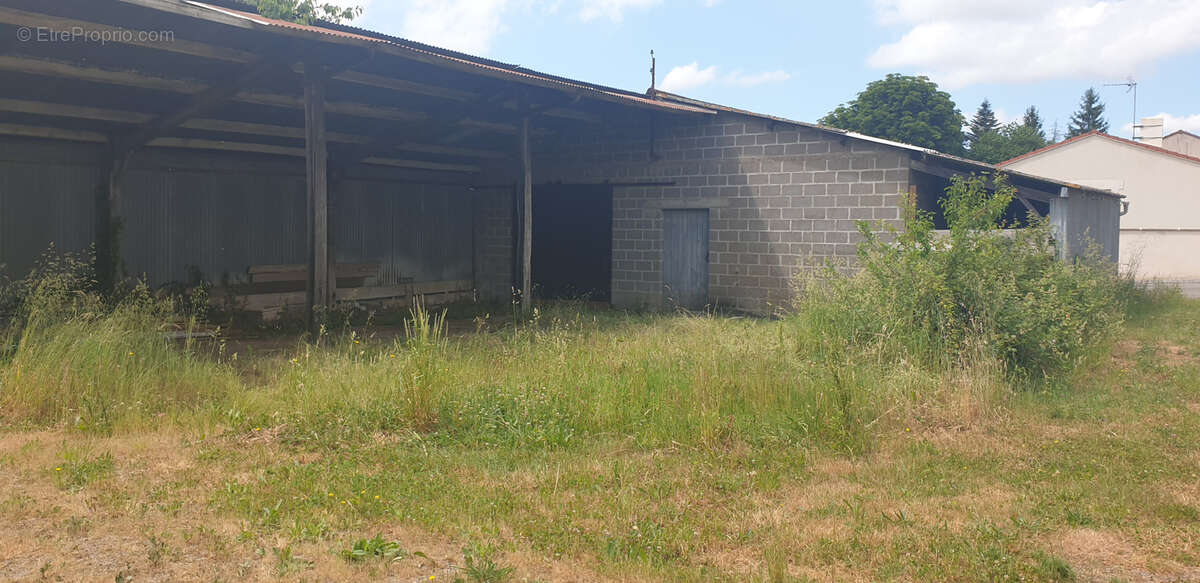 Maison à SAINT-SAUVEUR-DE-LANDEMONT