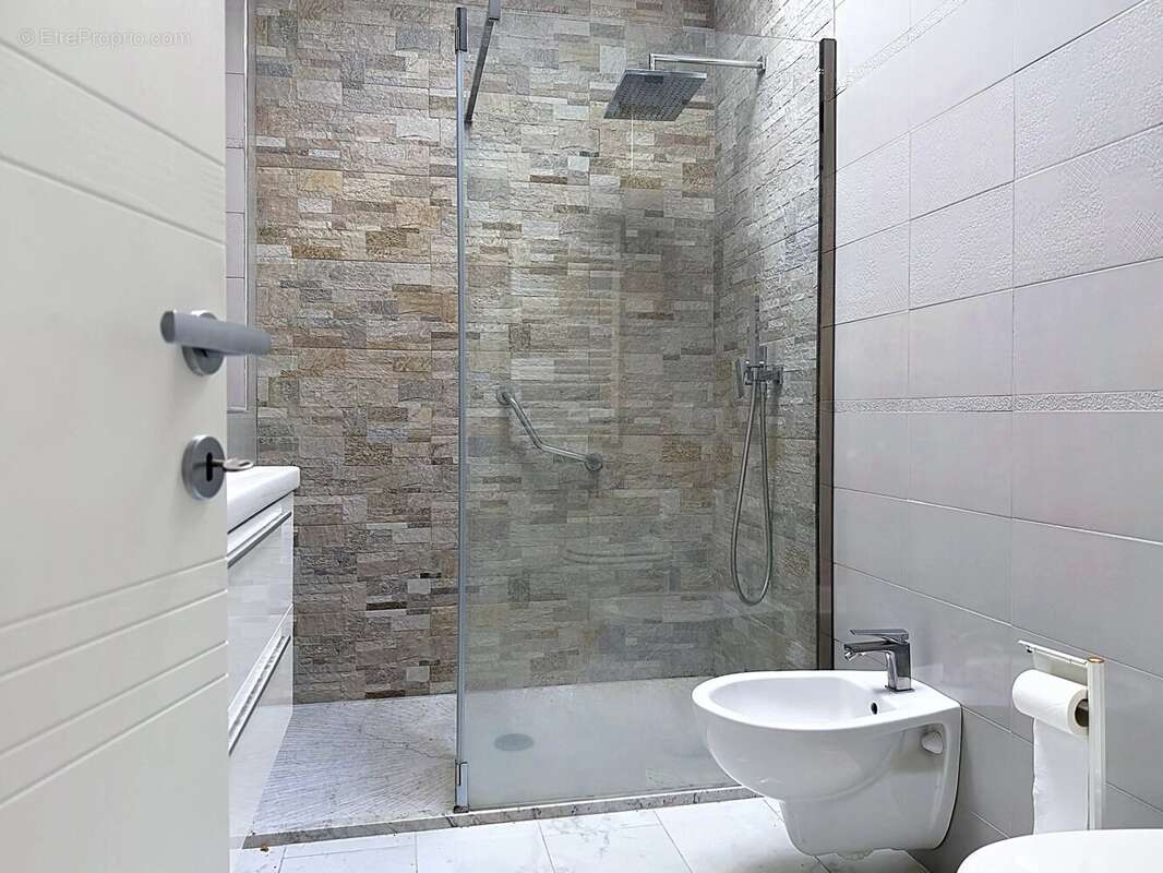 Maison 220 m² à Tourrette-Levens  - photo 6