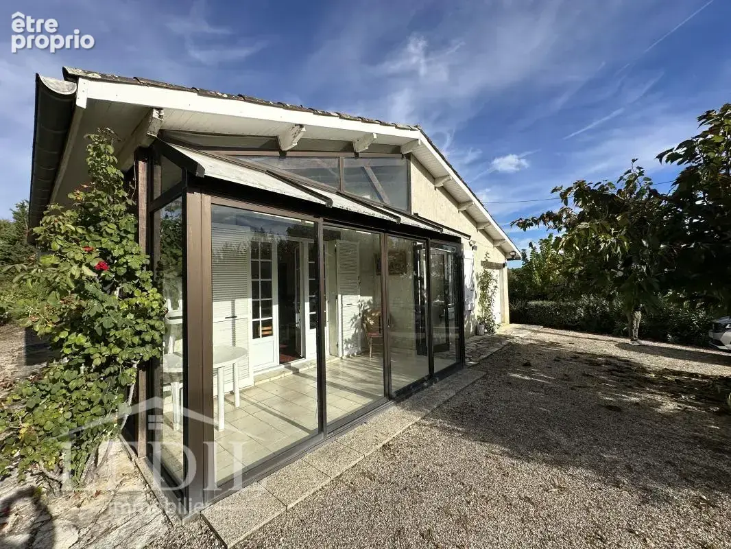 Propriété rare avec parc, dépendance et garages - photo 5