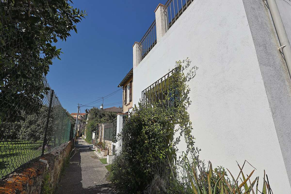 Appartement à VALLAURIS