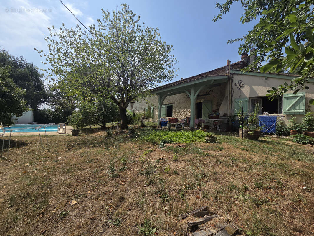 Maison de campagne en pierre du XVII? siècle avec piscine   À 5 minutes de Villeneuve-sur-Lot - photo 13