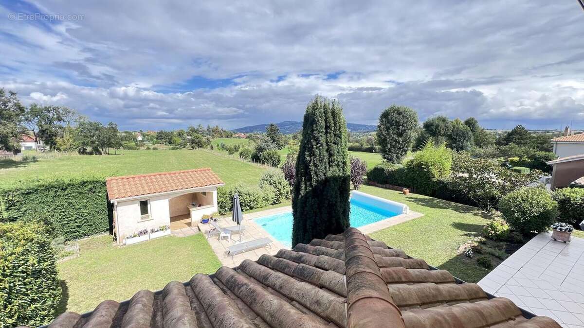 Maison 170 m² à La Tour-De-Salvagny  - photo 2