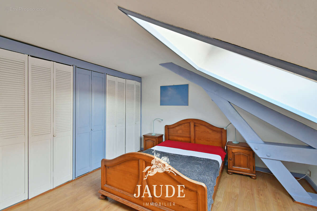 Appartement atypique et lumineux   64 m2 Carrez (85 m2 au sol)   Dernier étage avec ascenseur   Rue Blatin, - photo 8