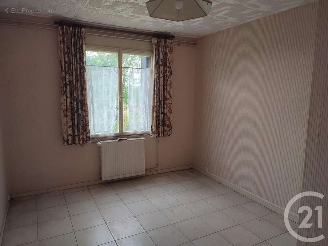 Maison à SUILLY-LA-TOUR