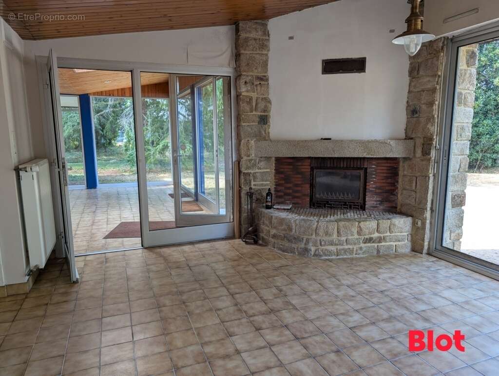 Maison 162 m² à Saint-Ave  - photo 5