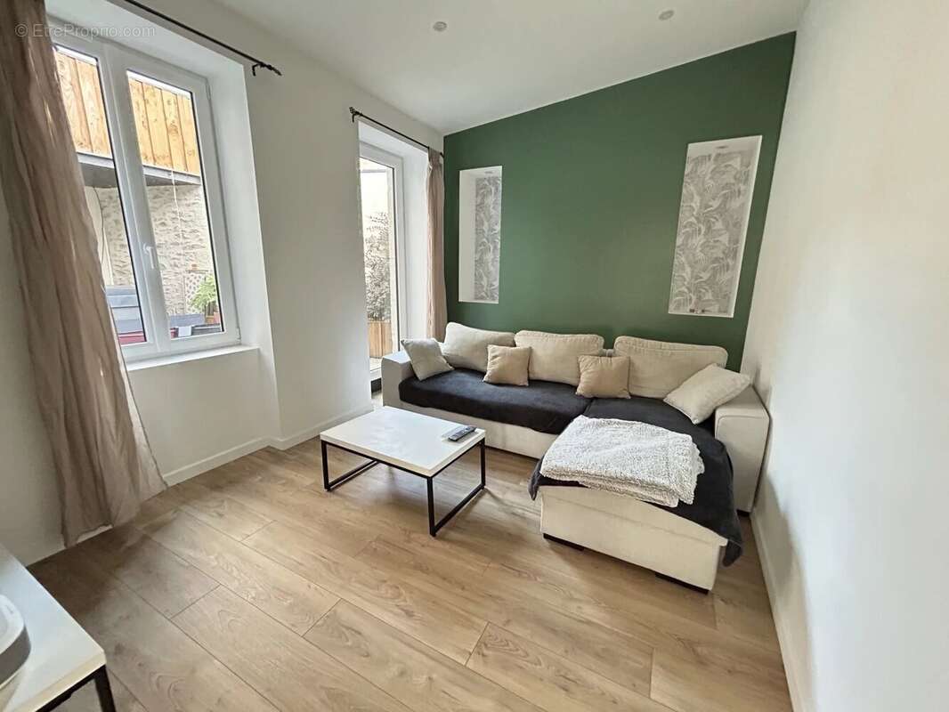 Maison à LA CHAPELLE-SAINT-LAURENT