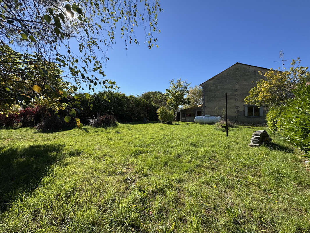 Maison à SAINT-YZAN-DE-SOUDIAC