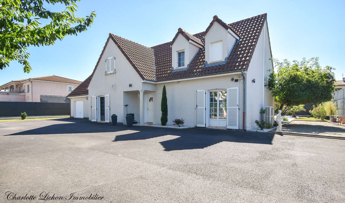 Maison 208 m2 - 292 m2 au sol - 5 chambres - véranda - garage - piscine  - cour et jardin - photo 22