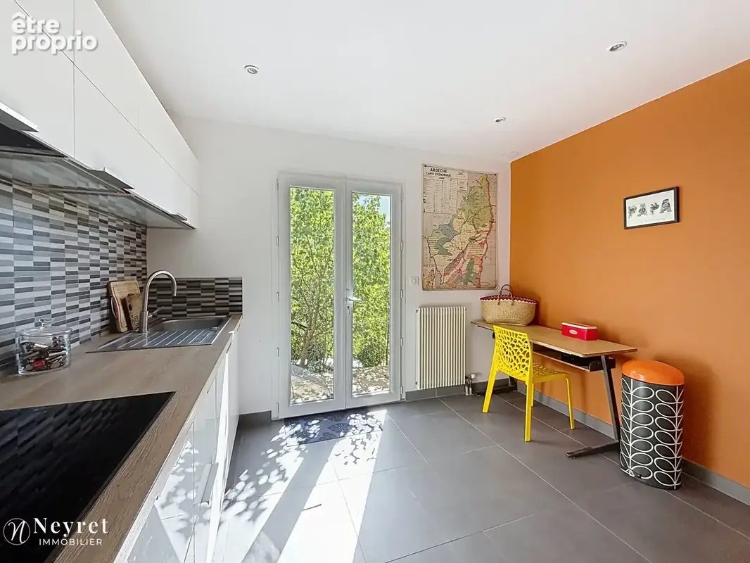 COMMUNAY   Belle maison familiale de 166 m2 sur terrain arboré de 800 m2 - photo 2