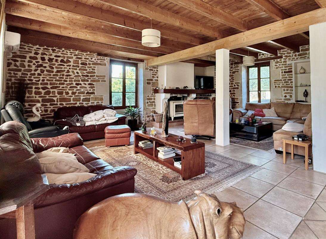 Maison à LE BOUCHAGE
