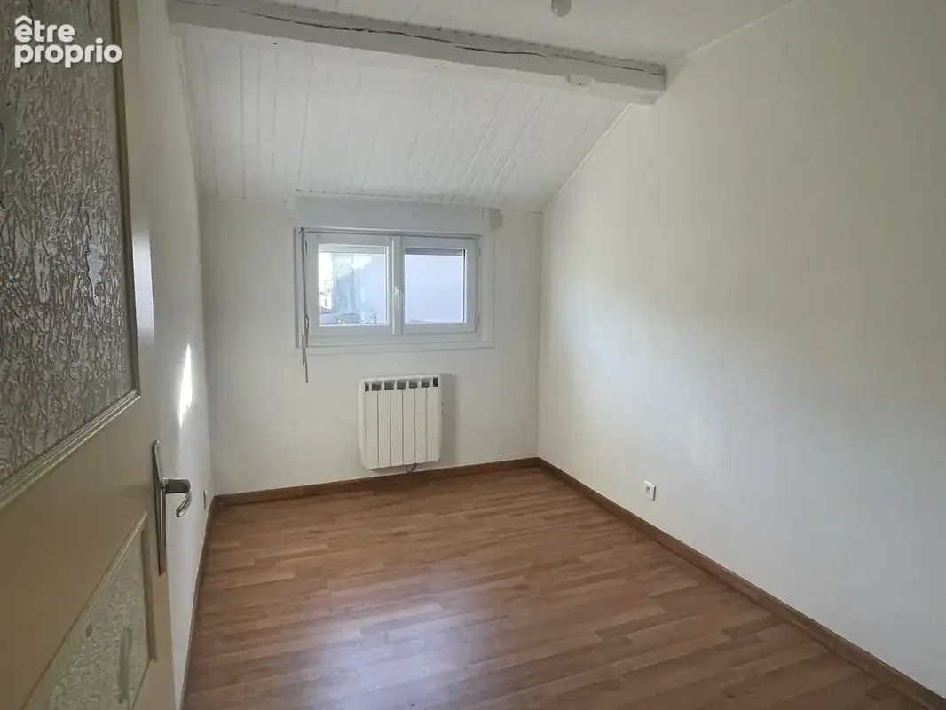 Maison de bourg avec terrain et dependances - photo 13