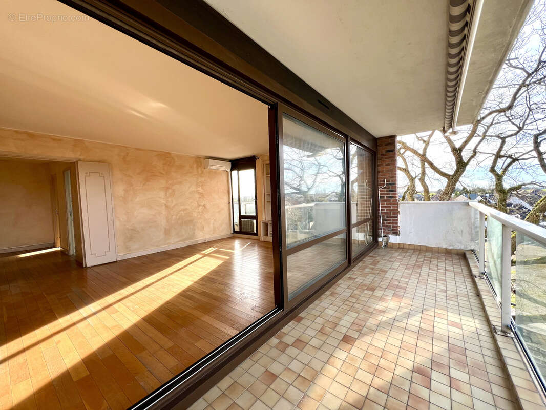 Appartement à JOUY-EN-JOSAS