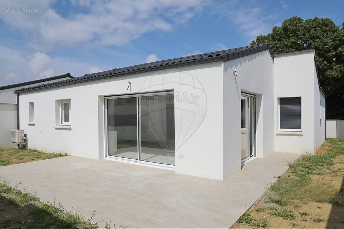 Maison à VAUX-SUR-MER